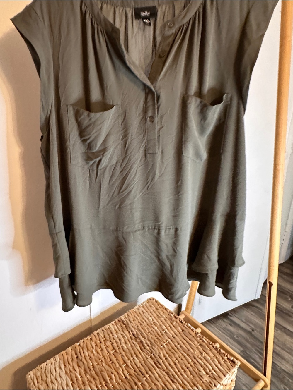 Massimo‎ Olive Green Sleeveless Pocket Henley Top
